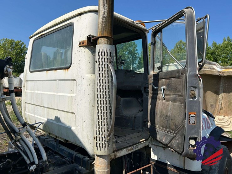 1998-mack-dm690s-image-64