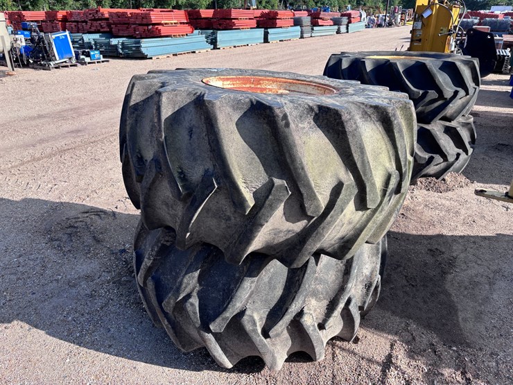 #35074-•-pair-of-tractor-tires,-24.5-32-image-2