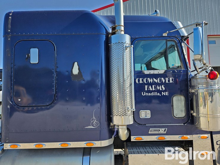 2005-freightliner-fld132-classic-xl-image-12
