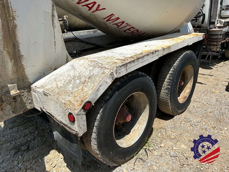 1992-mack-dm600gk-rear-discharge-(glider-kit)-concrete-mixer-truck-image-32