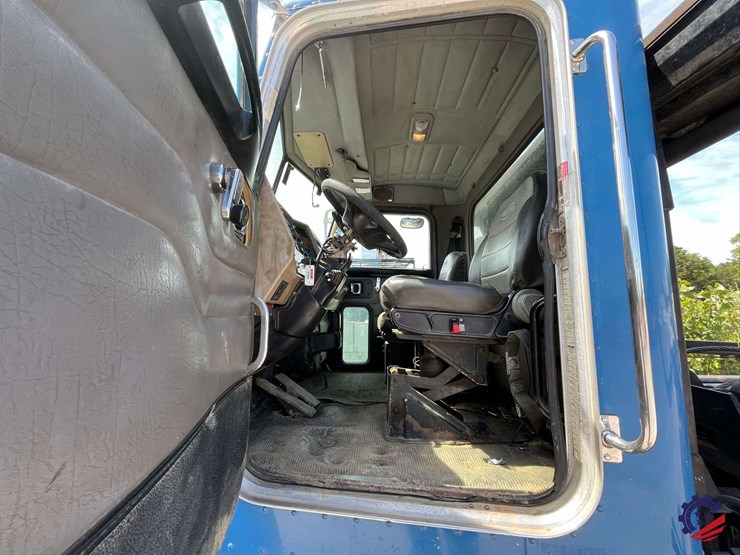 2008-peterbilt-340-image-72
