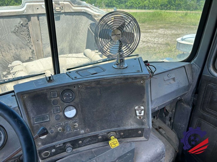 1998-mack-dm690s-image-77