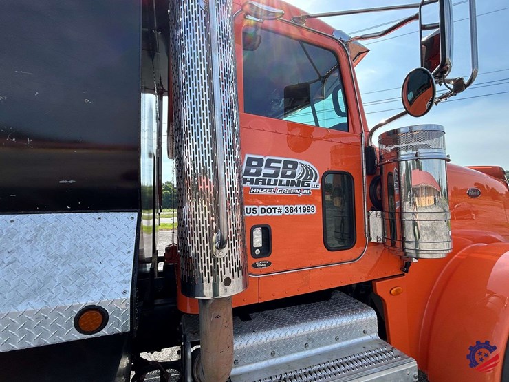 2016-peterbilt-367-image-23
