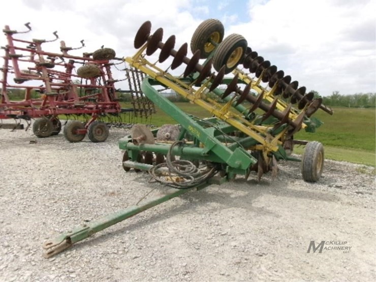 john-deere-220-image-16