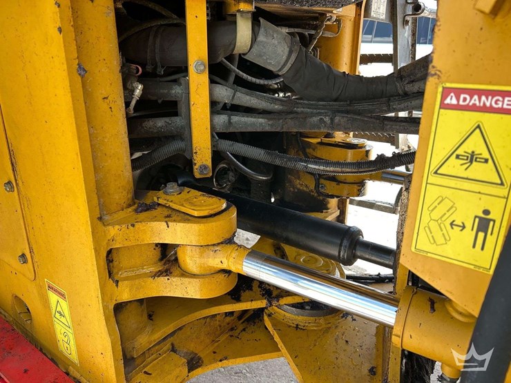 2016-kawasaki-80z7-articulated-wheel-loader-image-13