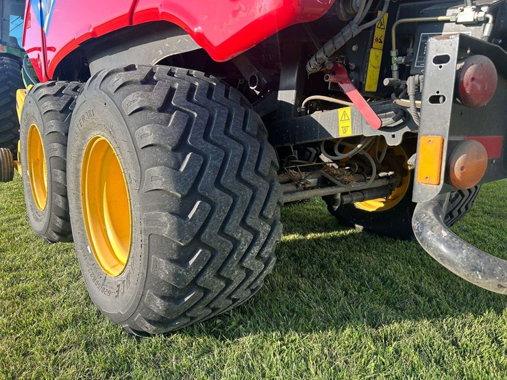 2014-new-holland-330-image-9