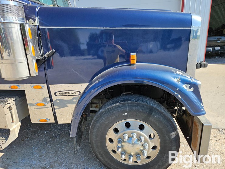 2005-freightliner-fld132-classic-xl-image-11