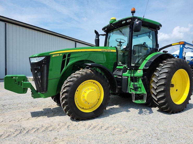 2013-john-deere-8235r-image-1
