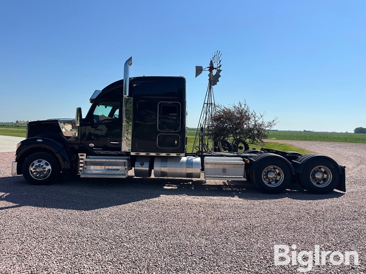 2021-kenworth-w990-image-8