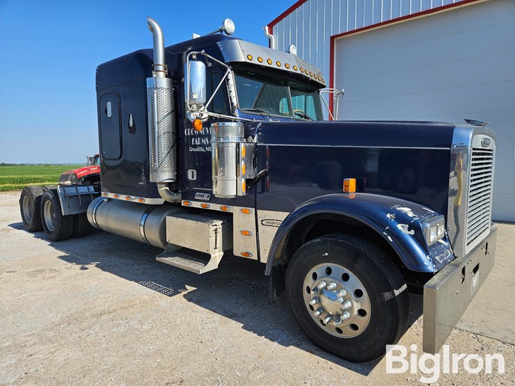2005-freightliner-fld132-classic-xl-image-3