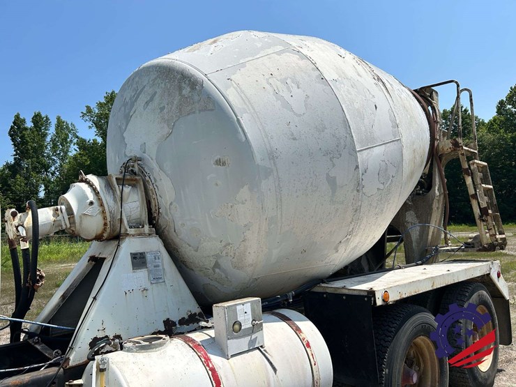 1992-mack-dm600gk-rear-discharge-concrete-mixer-truck-image-34
