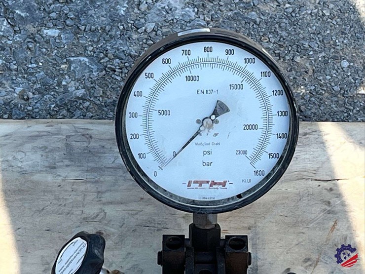 2011-ith-34.10025-2-high-pressure-hydraulic-hand-pump-image-7