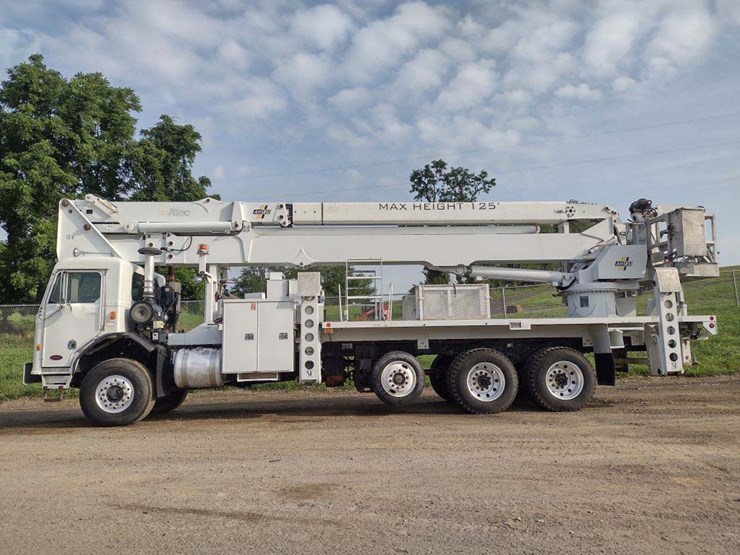2007-peterbilt-320-image-1