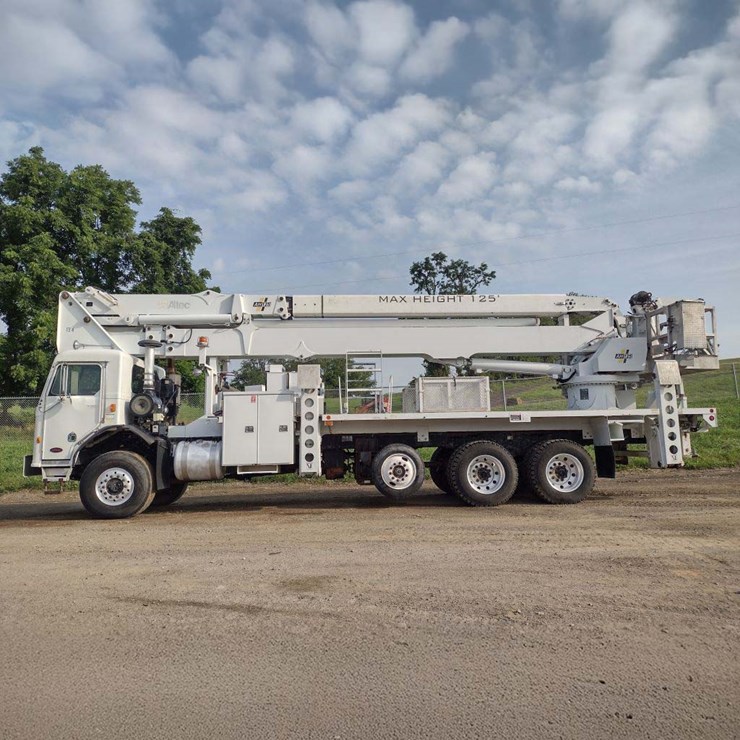 2007 PETERBILT 320