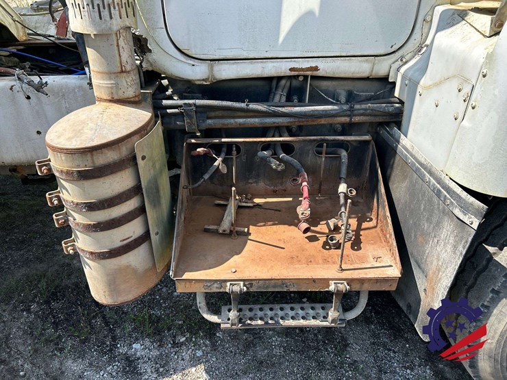 1995-mack-dm690s-image-51