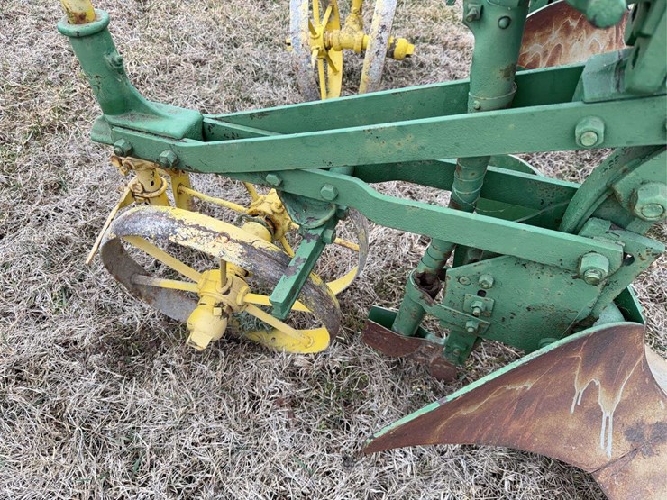 john-deere-pull-type-two-row-planter-image-18