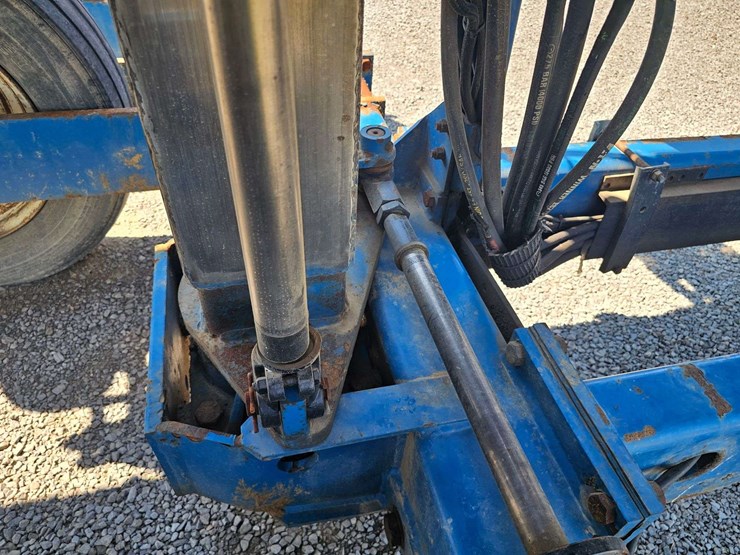 2001-kinze-16-row-planter-image-11
