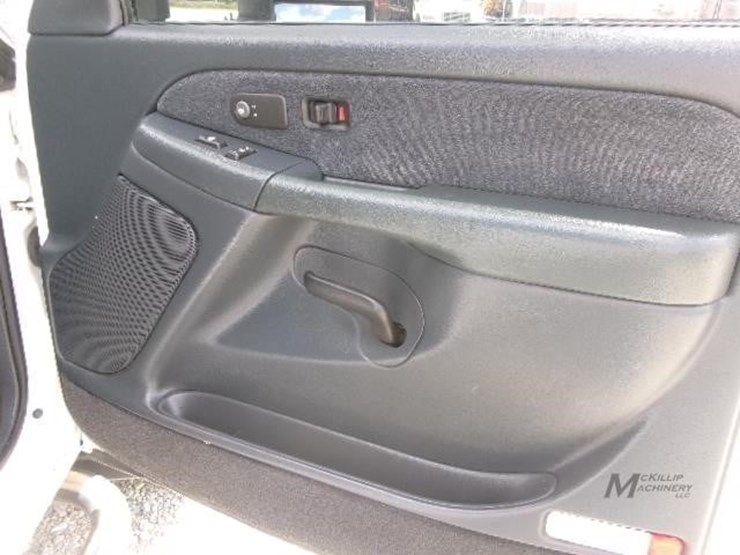 2001-chevrolet-silverado-3500-image-35