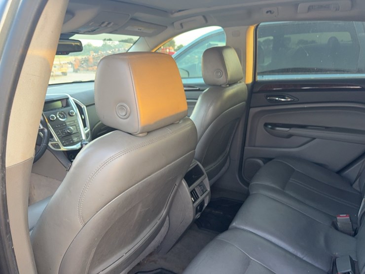 2012-cadillac-srx-image-23
