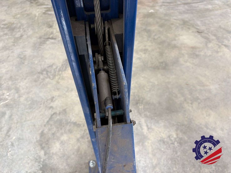 2014-bendpak-hds-14x-14,000-lb.-extended-four-post-vehicle-lift-with-dual-rolling-bridge-jacks-image-27