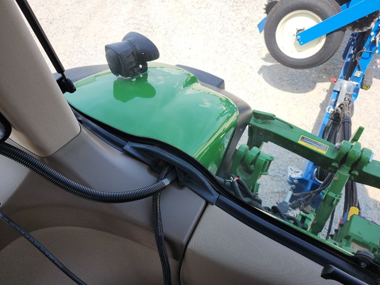 2013-john-deere-8235r-image-44