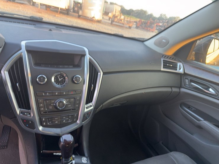 2012-cadillac-srx-image-33