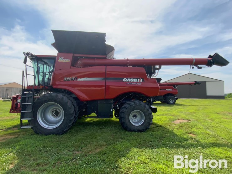 2018-case-ih-8240-image-8