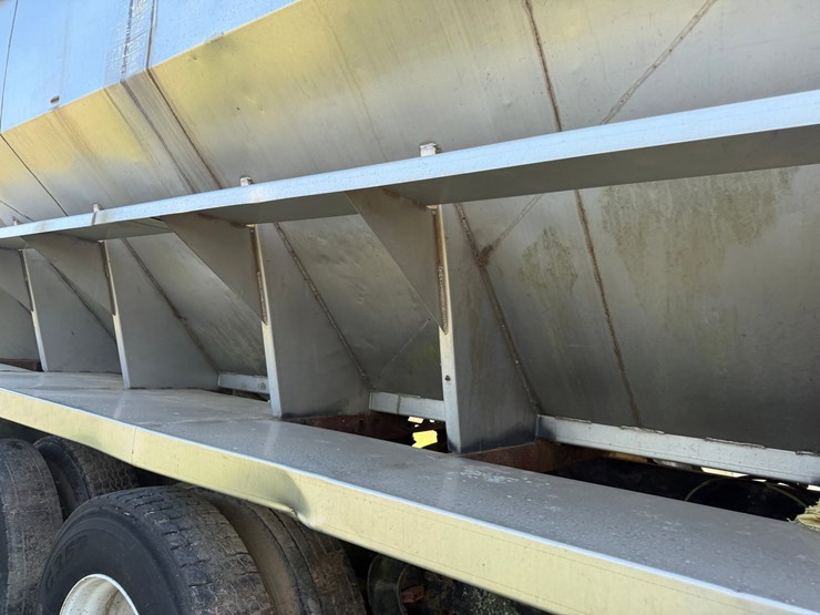 #52611-•-1985-freightliner-single-cab-t/a-fertilizer-truck-2fupysyb5fh254590-inv#52611-image-51