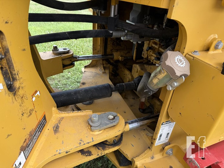 2019-deere-524l-image-21