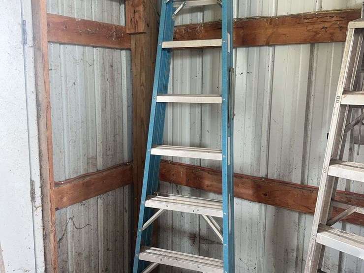 werner-blue-fiberglass-single-sided-step-ladder-8-foot-image-1