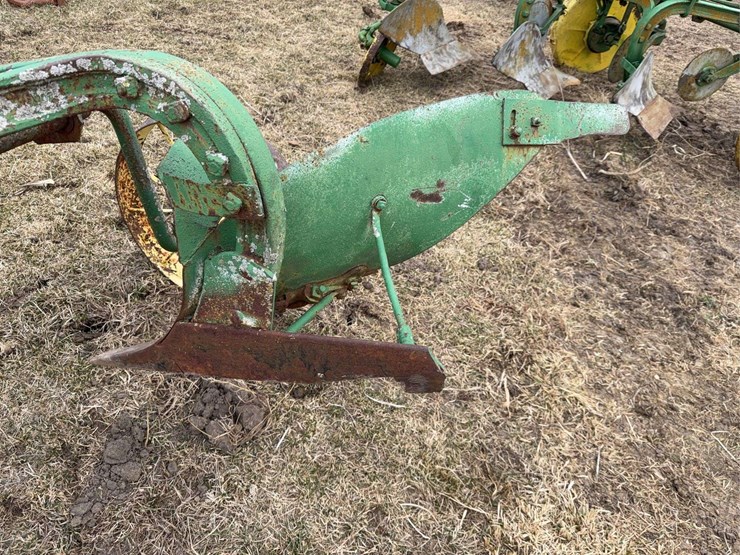 john-deere-pull-type-one-bottom-plow-image-13