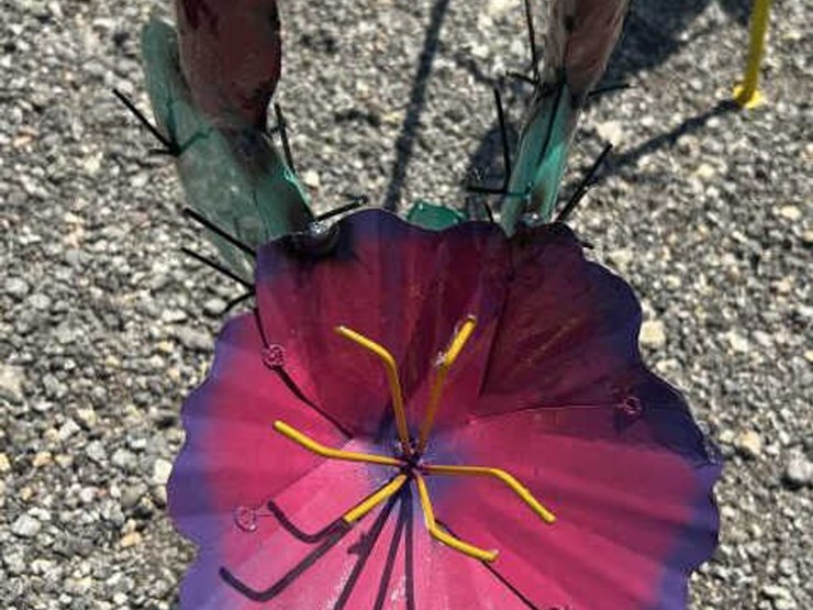 #140-•-metal-art---medium-cactus-w/-pink-flower-image-3
