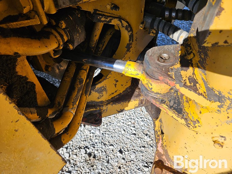 caterpillar-950-image-17