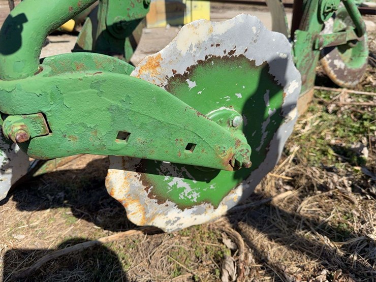 john-deere-three-point-two-bottom-plow-image-13
