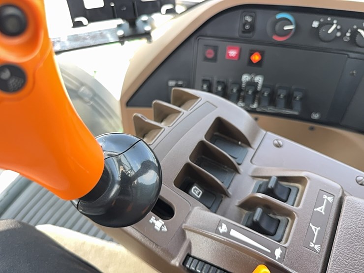 2011-john-deere-4730-image-4