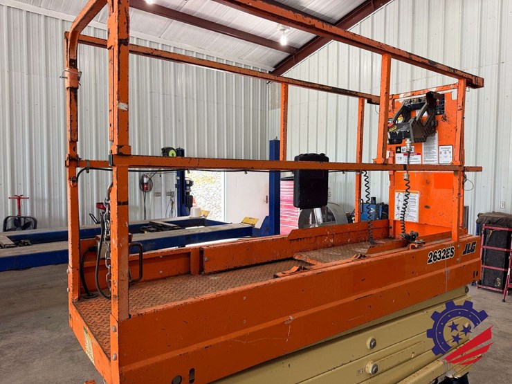 2017-jlg-2632es-image-24