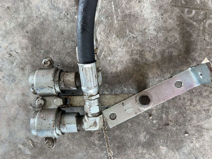 pioneer-ag-hydraulic-hoses-and-quick-disconnect-couplers-lot-image-8
