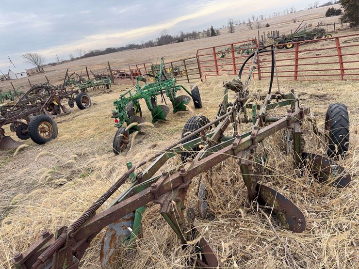 john-deere-pull-type-four-bottom-plow-image-4