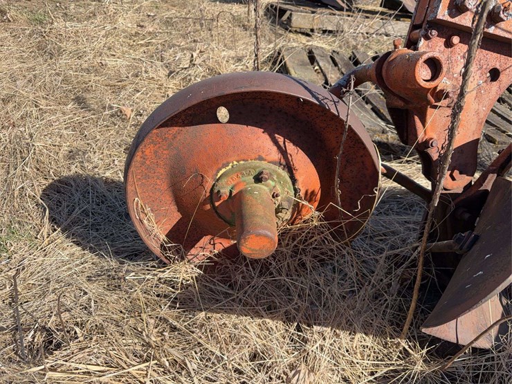 john-deere-three-point-three-bottom-plow-image-15
