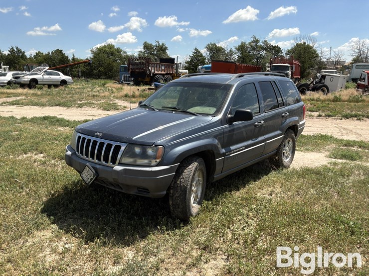 2002-jeep-grand-cherokee-laredo-image-1
