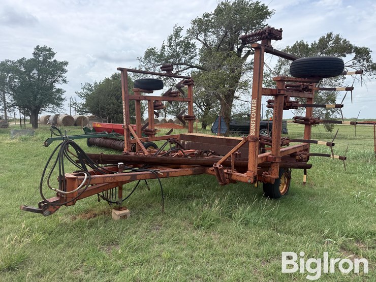sunflower-24’-chisel-plow-image-1