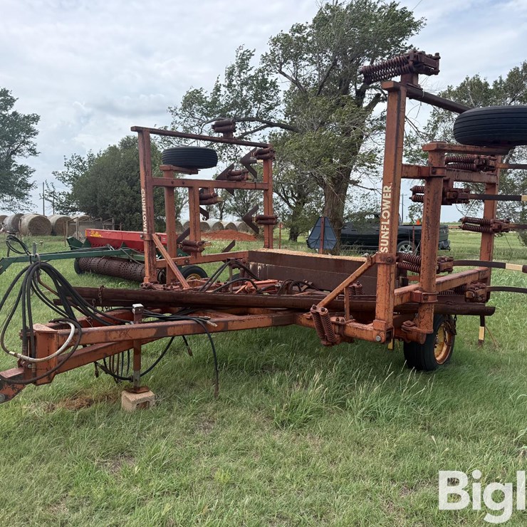 Sunflower 24’ Chisel Plow