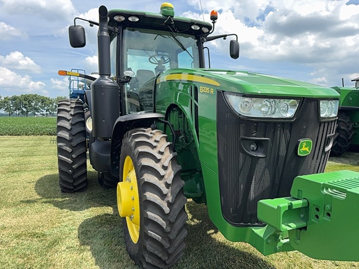 2013-john-deere-8235r-image-52