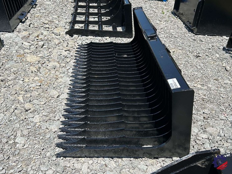 skid-steer-fine-skeleton-bucket-low-side-attachment-image-3