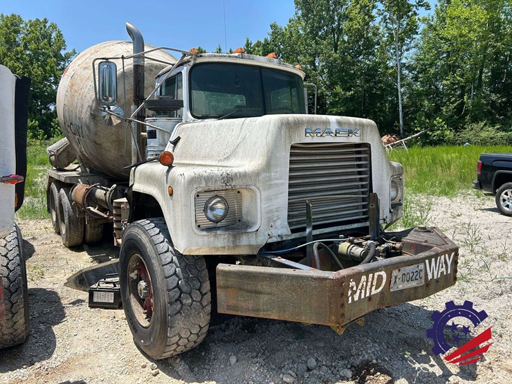 1997-mack-dm690s-image-2