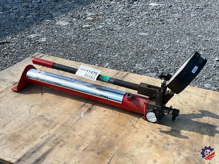 2011-ith-34.10025-2-high-pressure-hydraulic-hand-pump-image-2