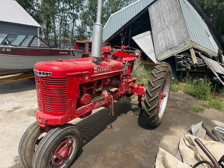 mccormick-farmall-h-tractor-image-1