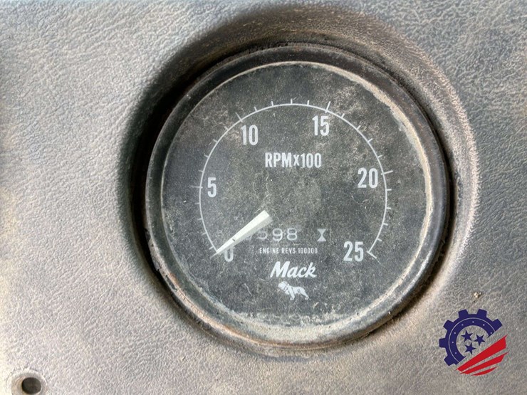 1992-mack-dm600gk-rear-discharge-concrete-mixer-truck-image-100