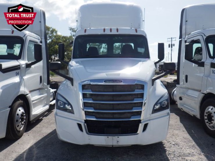 2019-freightliner-cascadia-126-image-2