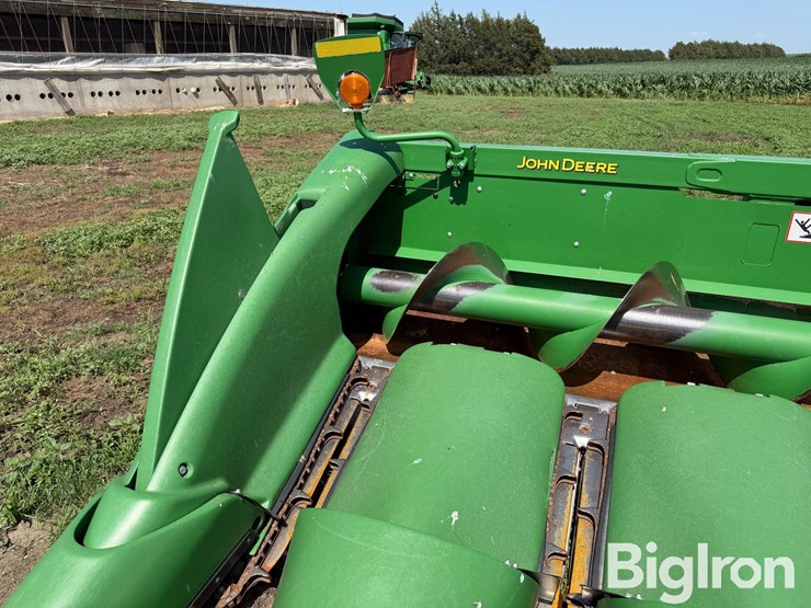 2016-john-deere-608c-image-17